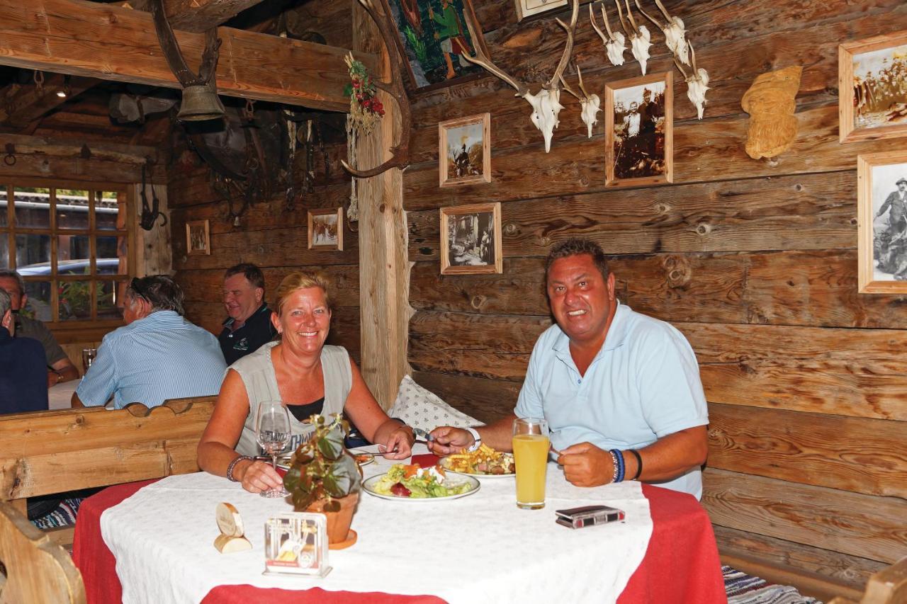 Gasthof Zacherlbraeu Fusch an der Glocknerstraße Екстериор снимка