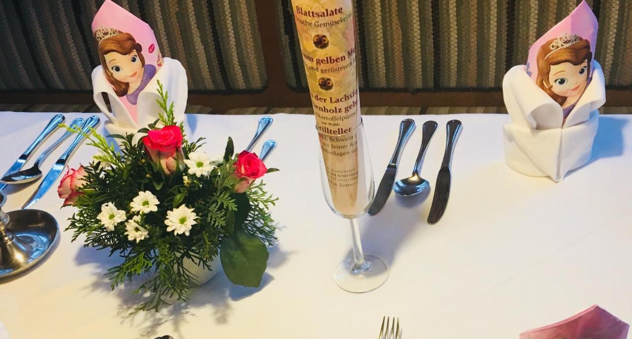 Gasthof Zacherlbraeu Fusch an der Glocknerstraße Екстериор снимка