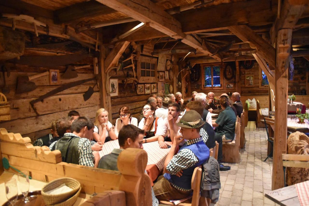 Gasthof Zacherlbraeu Fusch an der Glocknerstraße Екстериор снимка